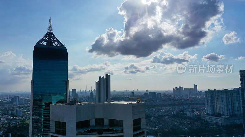 Wisma 46是一座262米高的摩天大楼，位于雅加达市中心的Jalan Jenderal Sudirman。这座48层的办公大楼于1996年竣工。印尼第二高的建筑，仅次于伽马塔